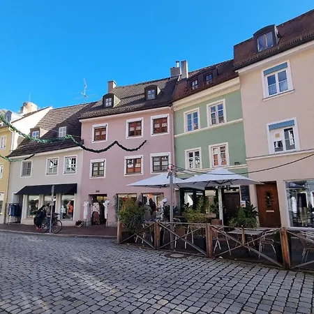 Altstadtwohnung Modern Red Lejlighed