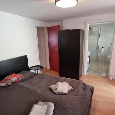 Altstadtwohnung Modern Red Apartment *