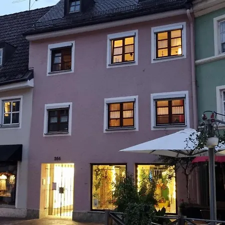 Apartment Altstadtwohnung Modern Red
