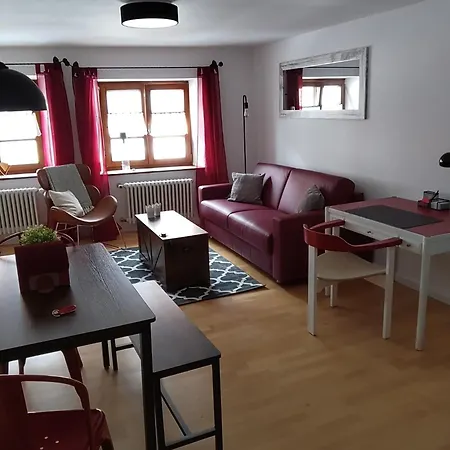 Apartment Altstadtwohnung Modern Red *