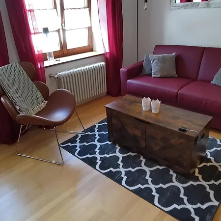 Altstadtwohnung Modern Red Apartment Landsberg am Lech