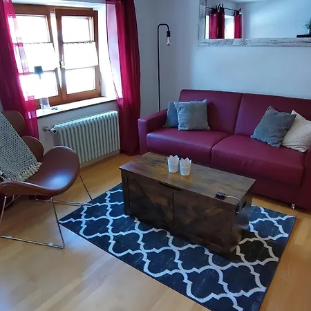 Apartment Altstadtwohnung Modern Red Landsberg am Lech